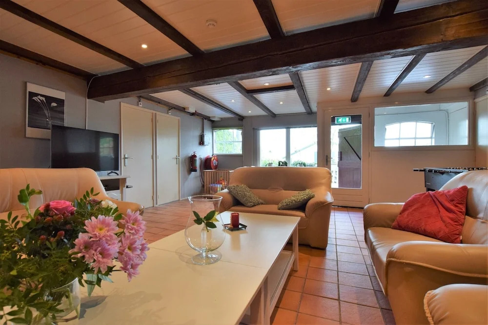Farmhouse in Oosterwijk by River Linge
