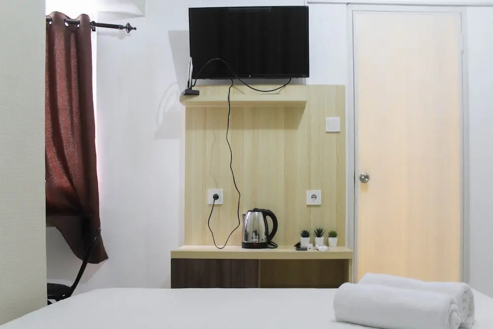 Spectacular and Posh Studio Aeropolis Apartment