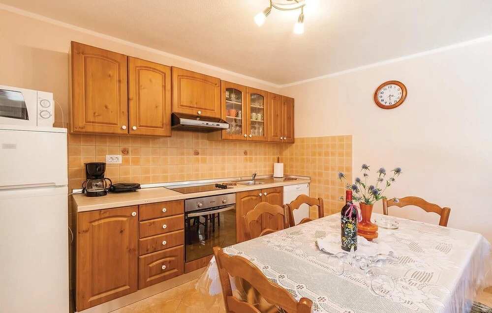 Two-Bedroom Holiday Home In Divsici