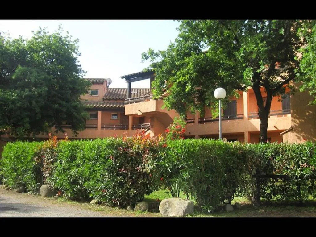 Seaside apartment with 3 bedrooms 2 bathrooms sofa bed in the living room