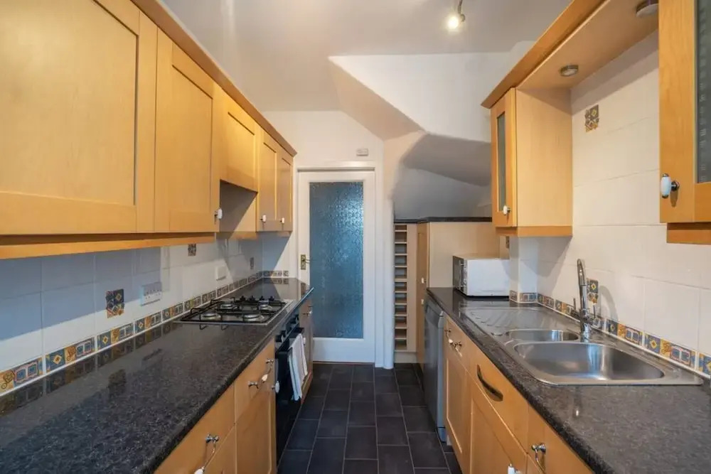 10-min to AB City Centre - Parking - Garden - Wifi