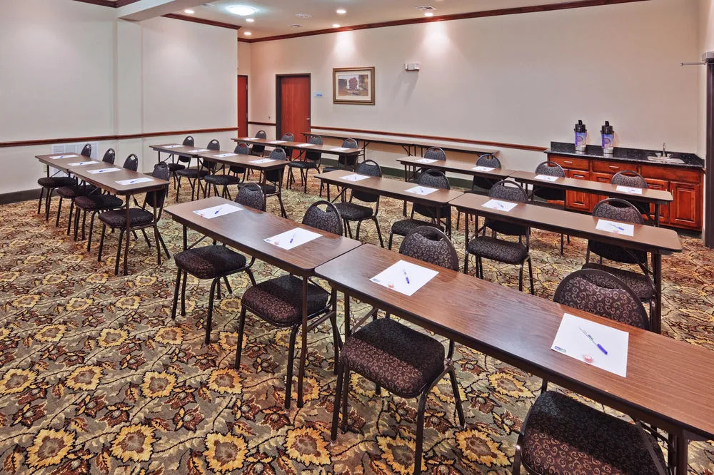 Holiday Inn Express Hotel & Suites Woodward Hwy 270 by IHG