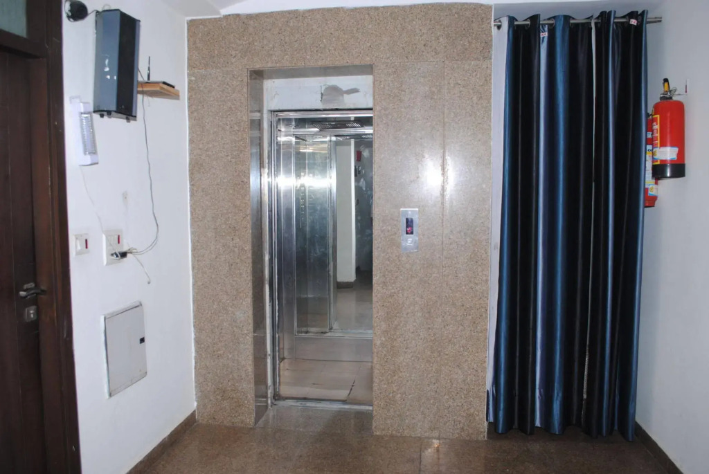OYO 5987 Seven Seas Inn