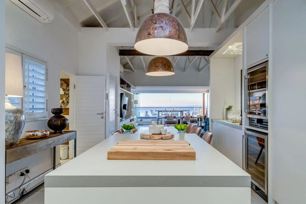 Spacious Penthouse Apartment With Breathtaking Views 3 Degrees North