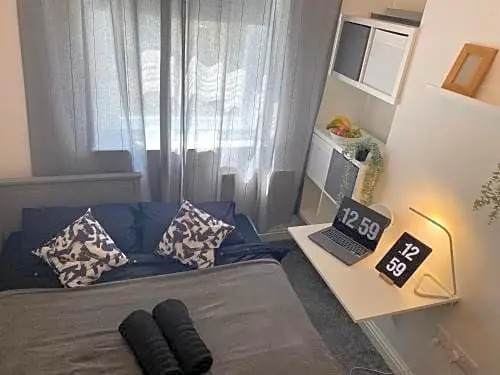 Cosy Flat in London II