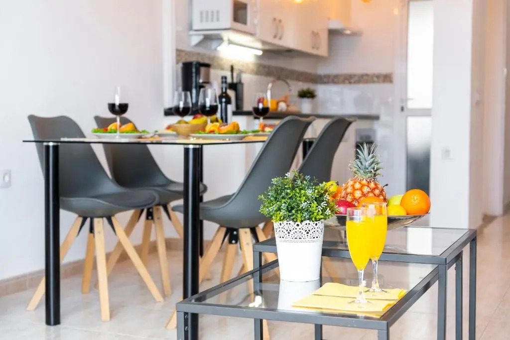1314 FABULOUS 2 BEDROOM Accommodation ROOF TERRACE