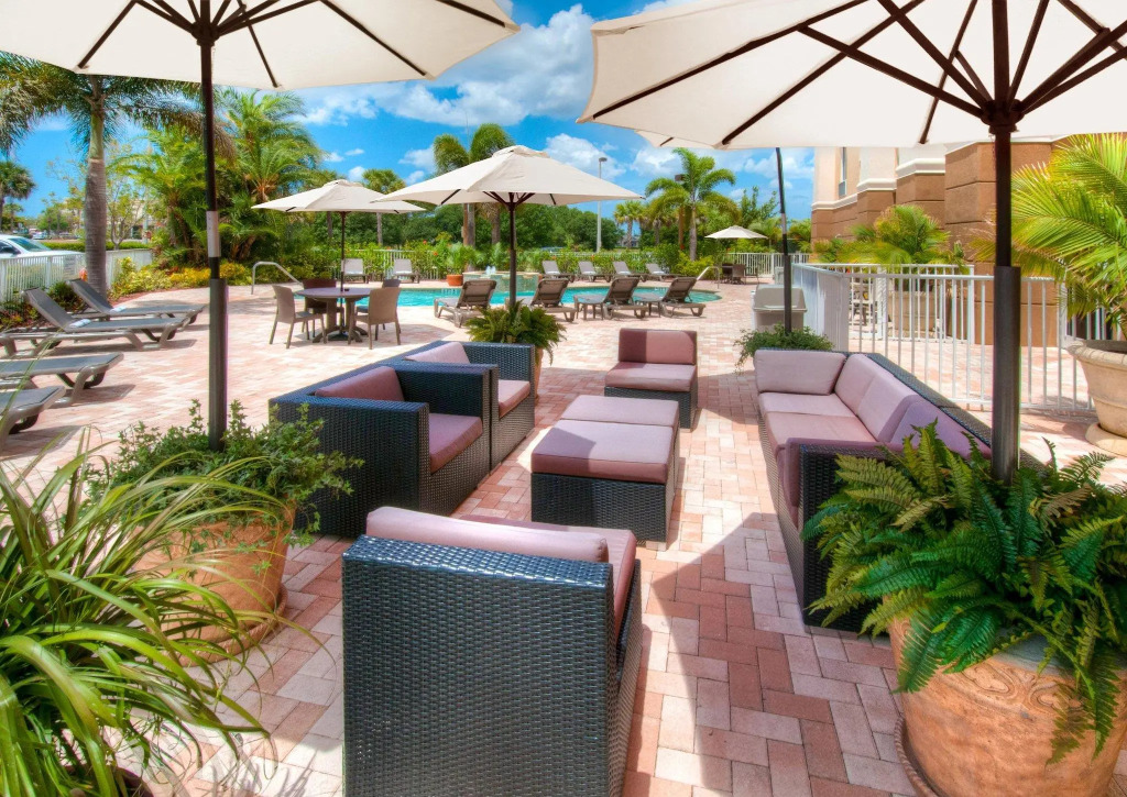 Hampton Inn & Suites Fort Myers-Colonial Boulevard