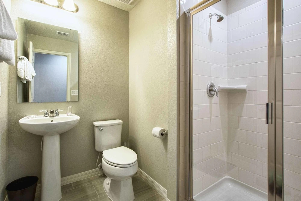 Compass Bay- 4 Bedroom Townhome- 1960CY