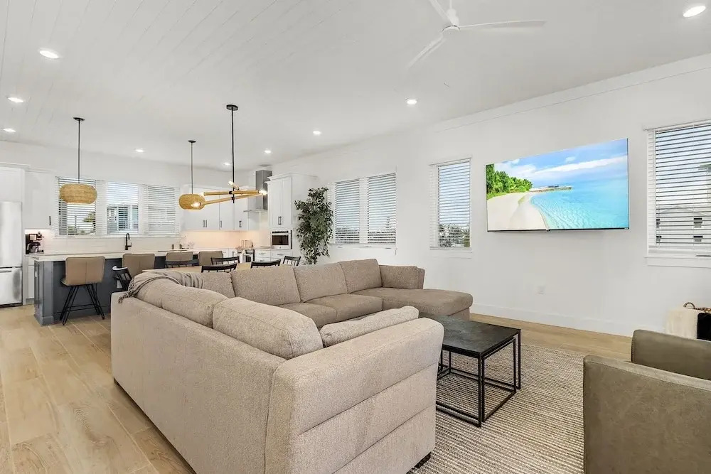 5350 Chasing Sunshine: 5bd/4.5ba Pool Home! 5 Bedroom Home
