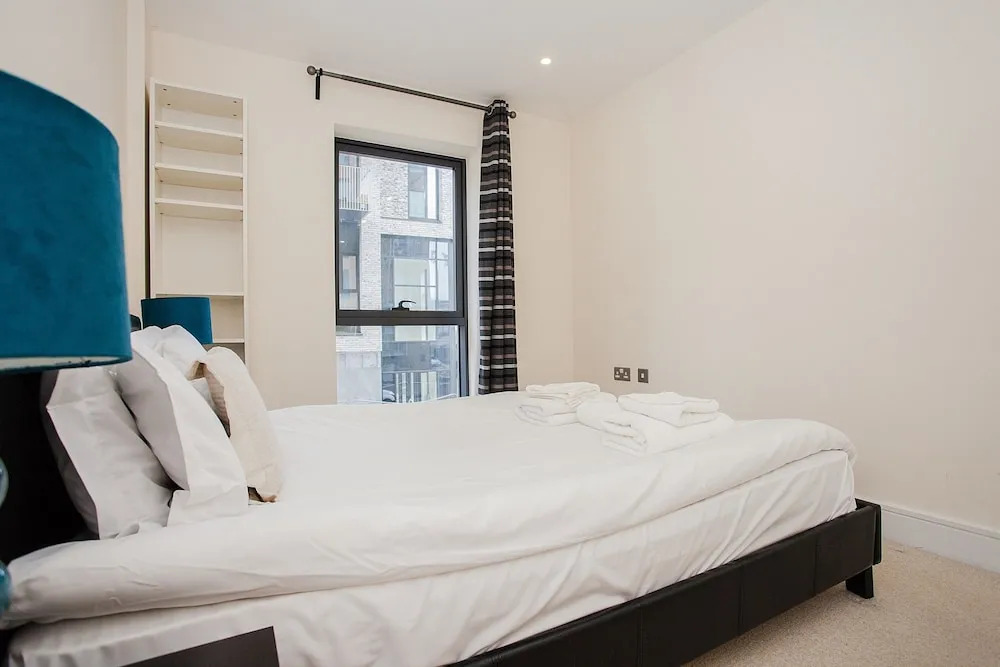Modern 2 Bed Apartment Close to Canary Wharf