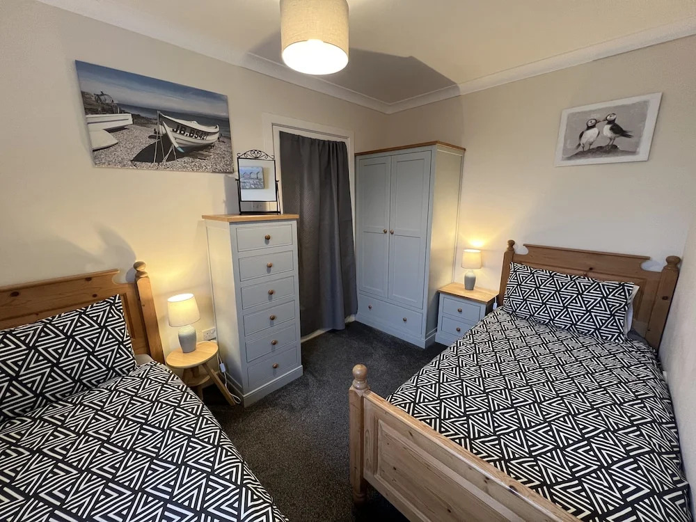 3 Bedroom Bungalow Moelfre- Private Garden,parking