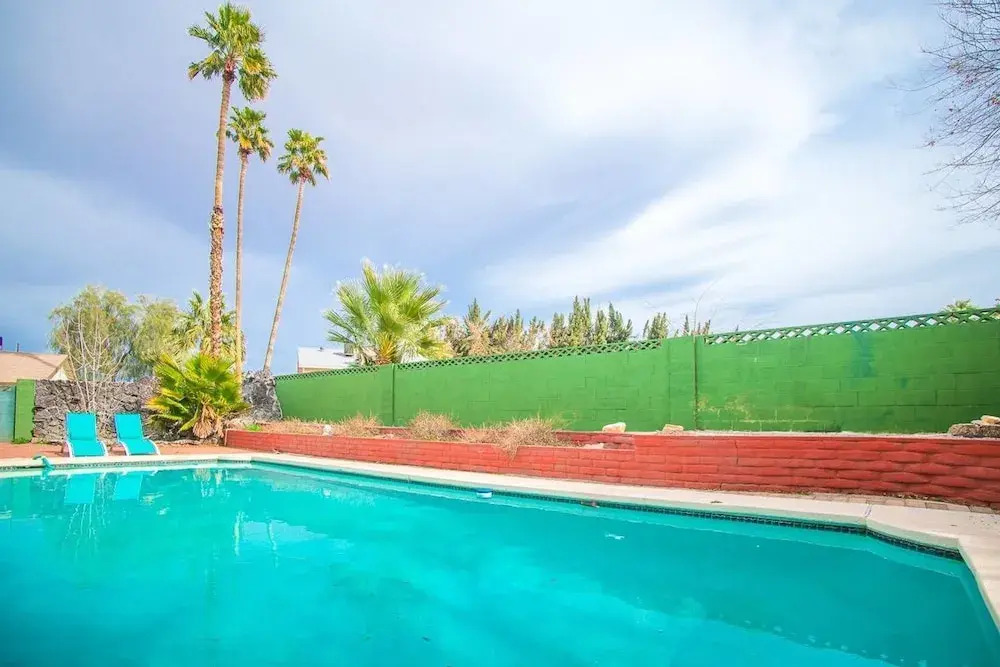 Lagoon Paradise las Vegas 4 Bd with Pool!