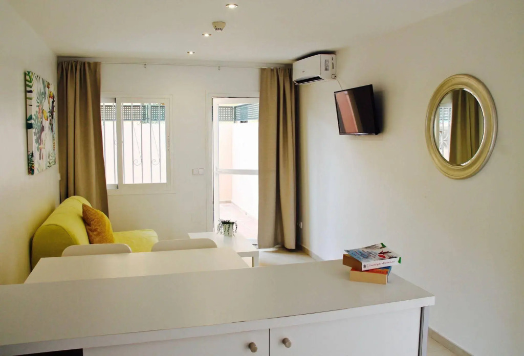Naika Studios & Apartments