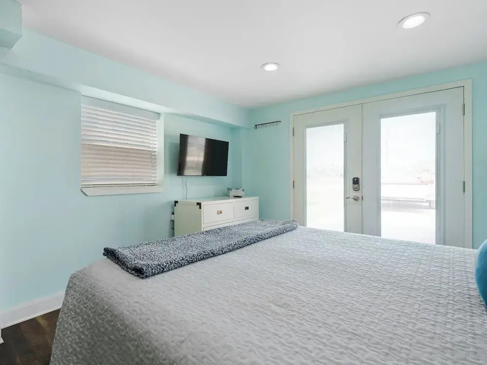 Hideaway at Redhead Road by Miss Kitty’s