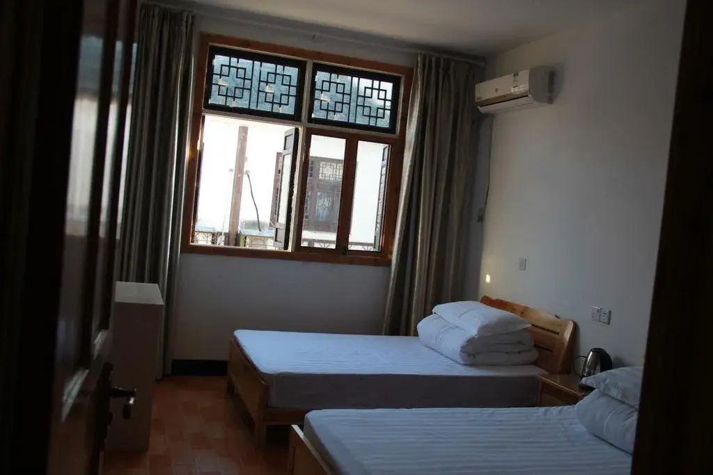 Zhaji Baolian Inn