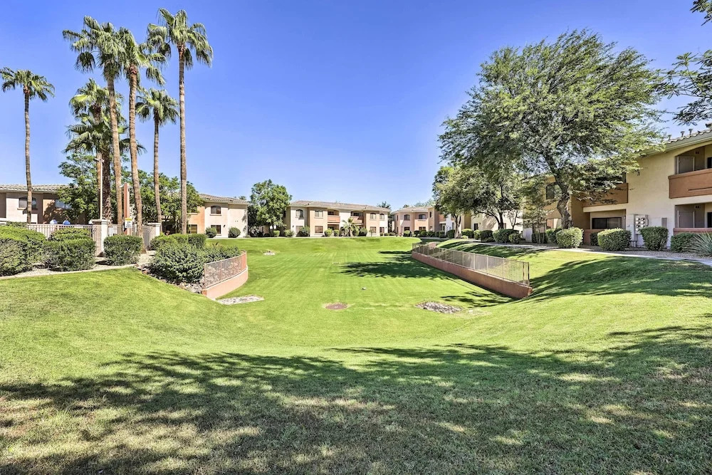 Communal Pool: Sunny First-floor Condo in Phoenix