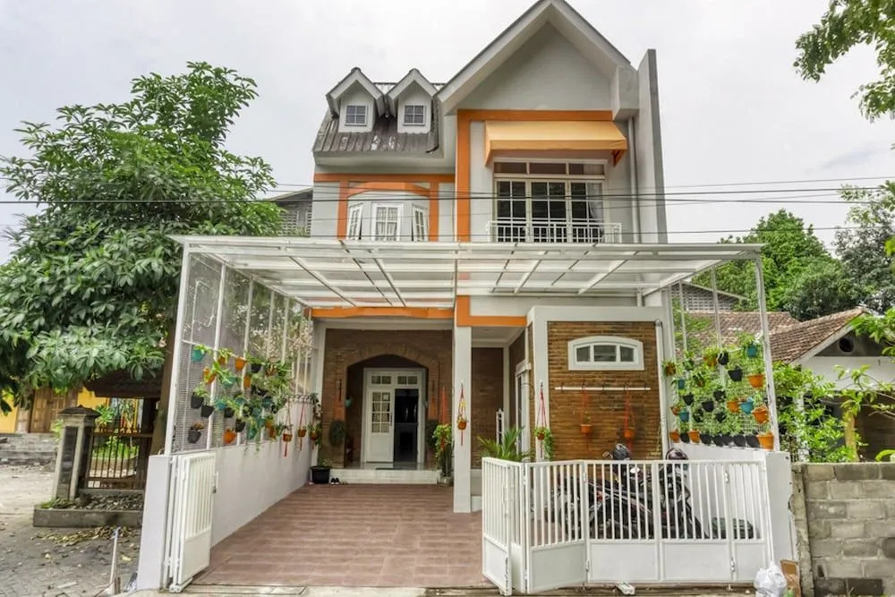 RedDoorz near Sindu Kusuma Edupark 2