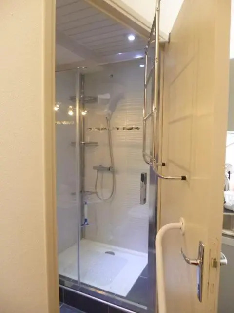 studio 23m² avec lit fixe en 140 et canapé clicclac