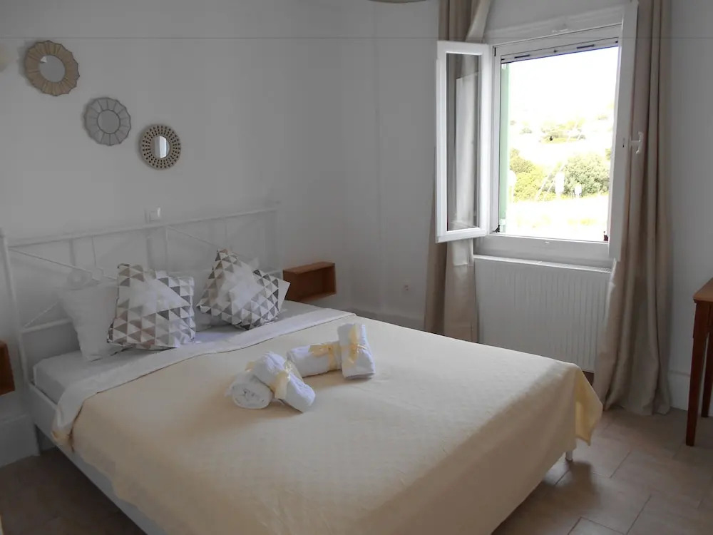 Dahlia Apartments And Studios