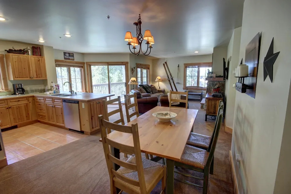 Expedition Station 8603 by SummitCove Vacation Lodging