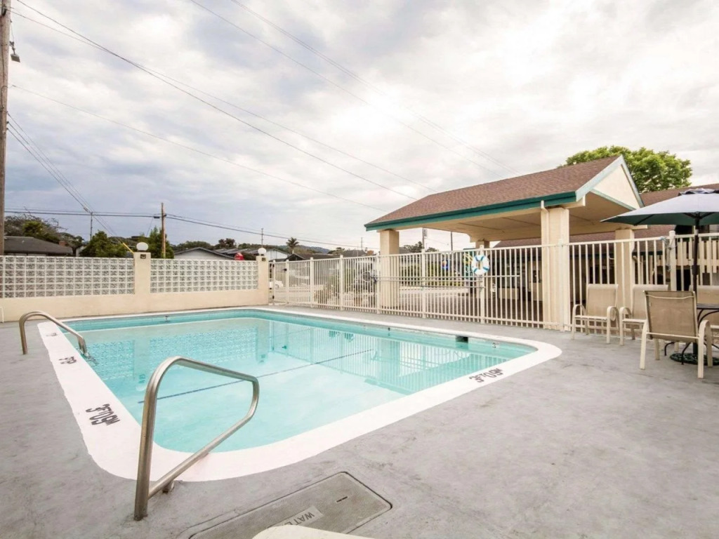 Scottish Fairway Inn