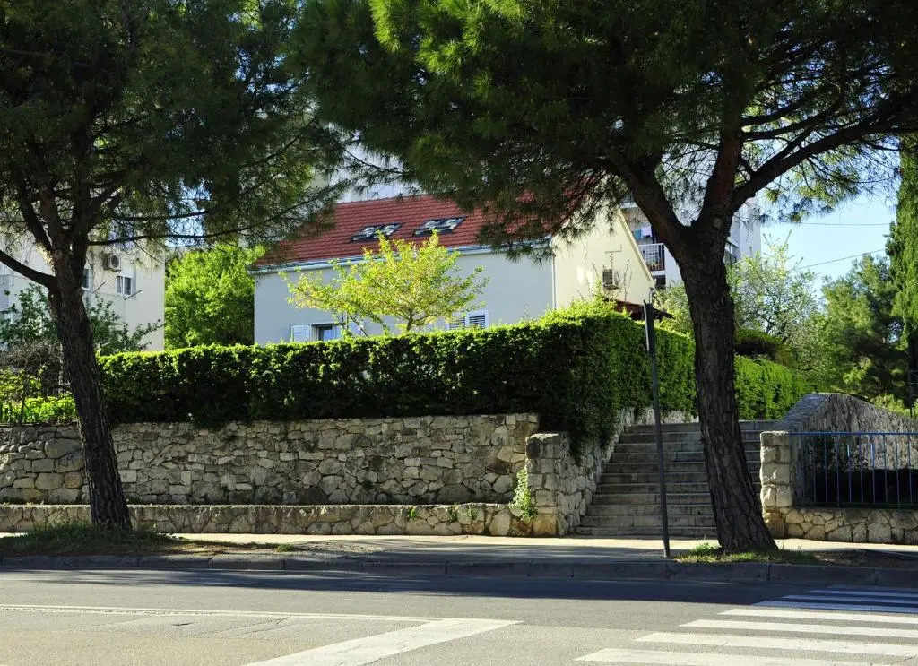 Green Garden Apartment