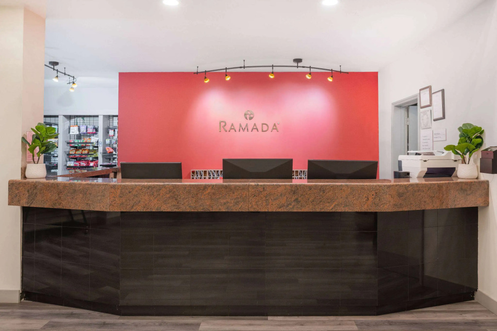 Ramada by Wyndham Bakersfield