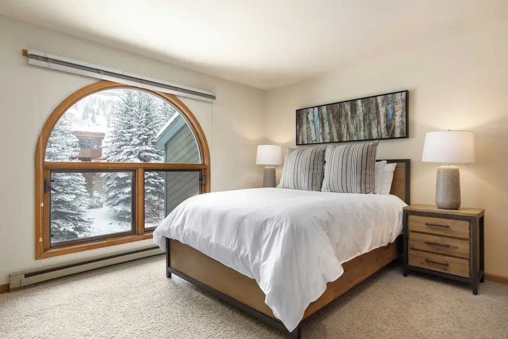 Riverside Condos A102 by Avantstay Condo Close To Downtown, Town Park & Ski Lift #8