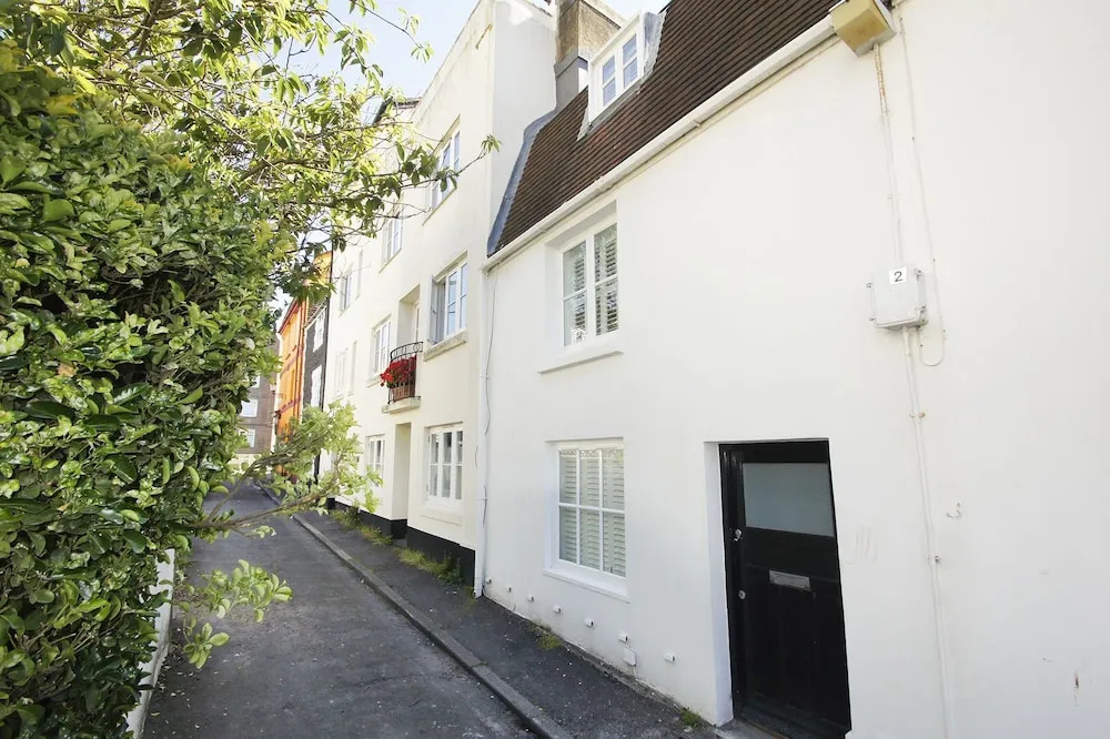Marine Gardens - Central - by Brighton Holiday Lets