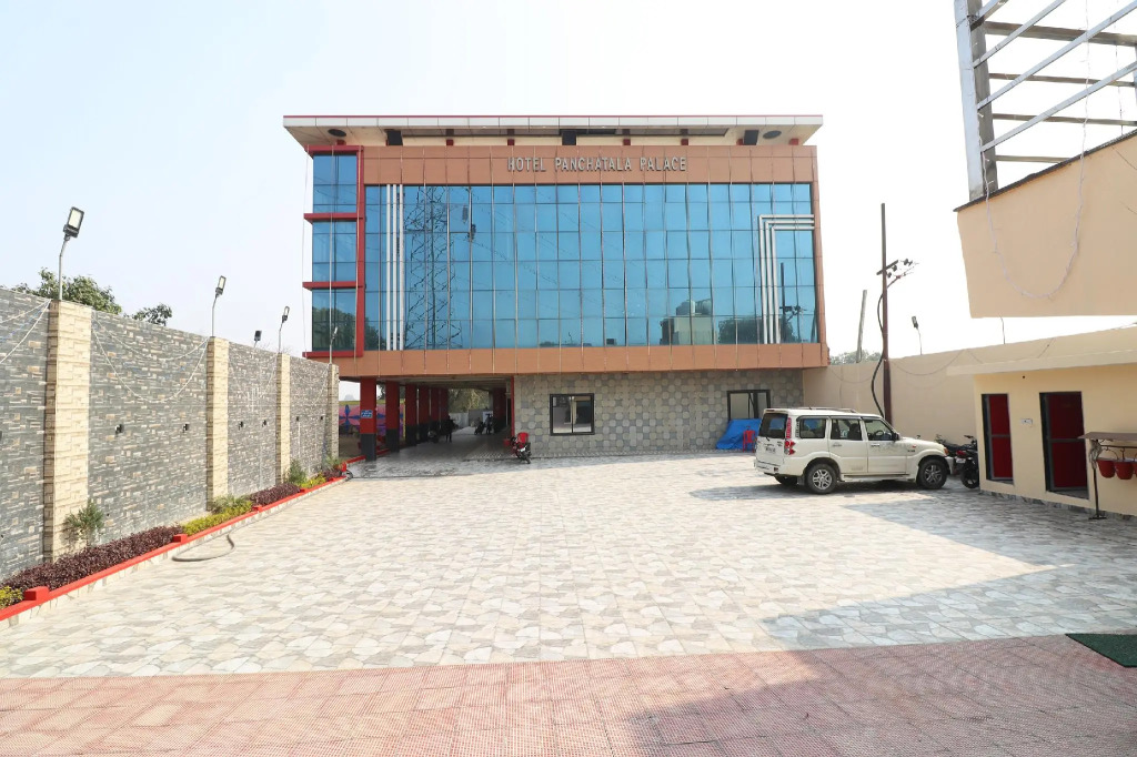 OYO 28182 Hotel Panchatala Palace