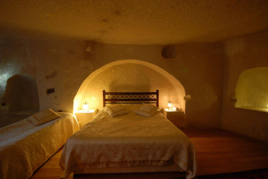 Elegance Cave Suites & Restaurant