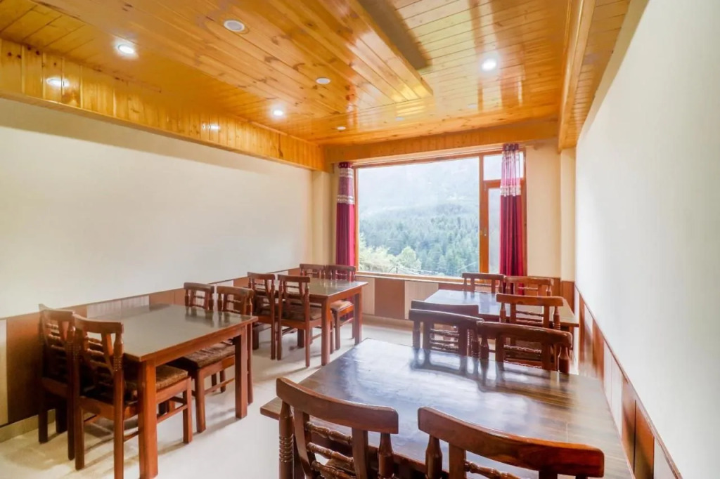 FabHotel Castle Rock Vashisht