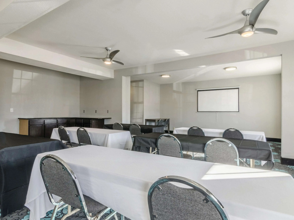 La Quinta by Wyndham Kansas City Airport