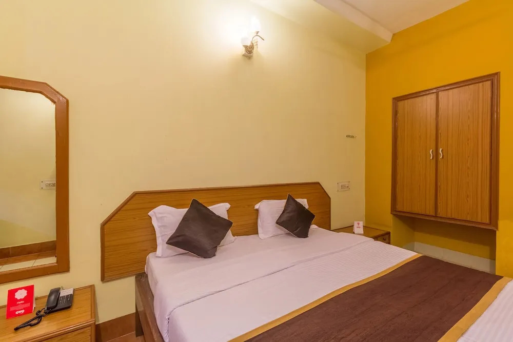 OYO 5332 Hotel Parnil Palace 1
