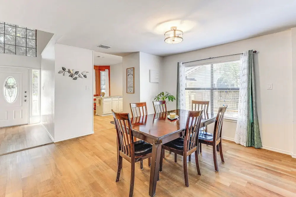 Spacious San Antonio Home: Google Fiber, Game Room