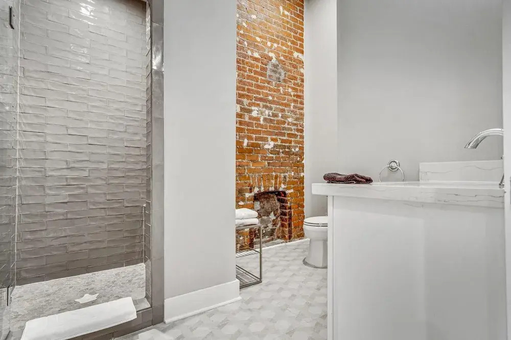 Luxurious Lower Garden District Condo w/ Balcony!