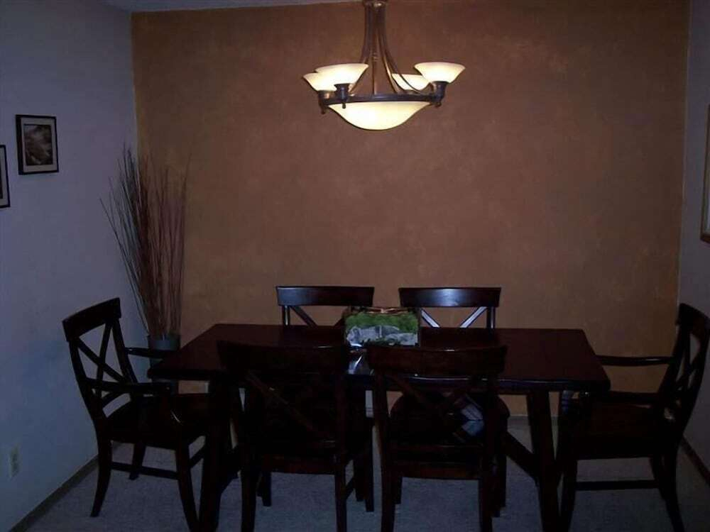 2 Bedroom Shuttle-In/Shuttle-Out Village View Hot Tub-Common