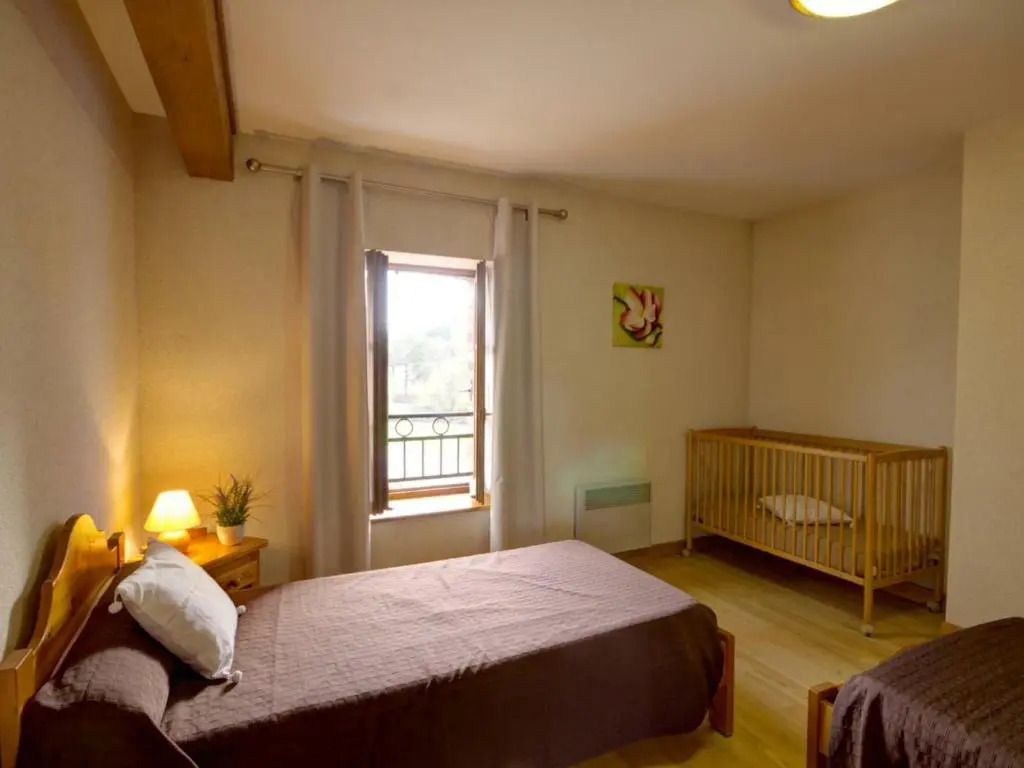 Gîte accueillant pour 7 pers avec cheminée et terrasse - FR-1-496-225
