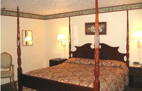 white columns motel
