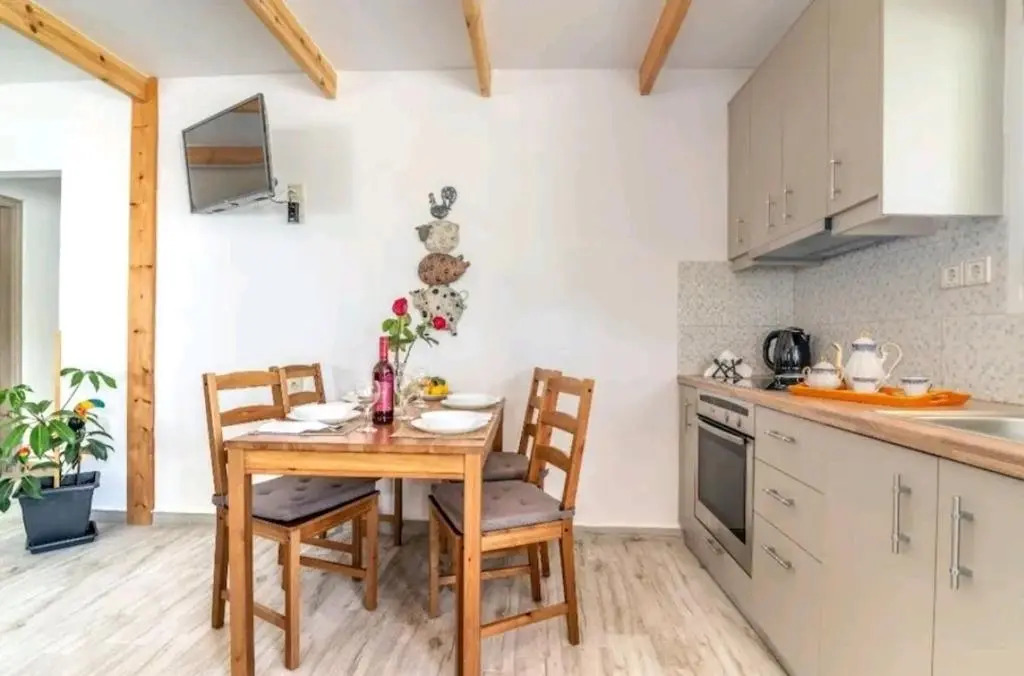 The Holiday House 3
