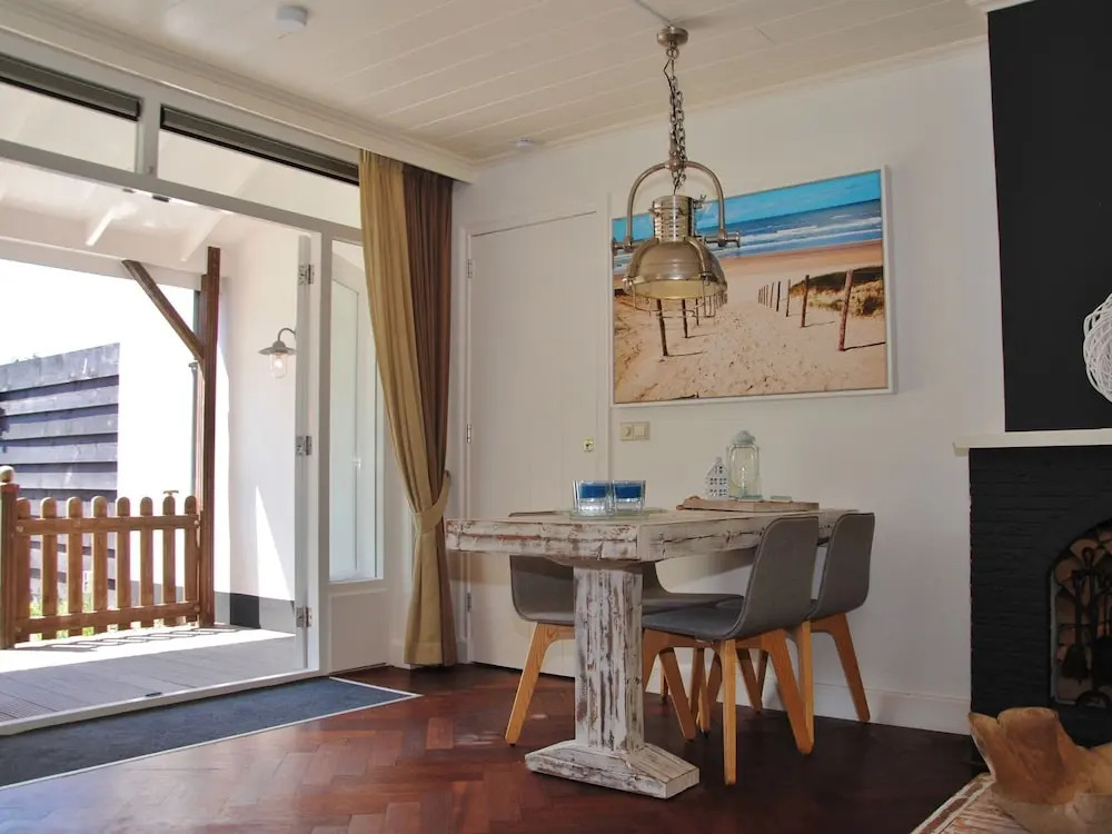 Charming Holiday Home in Ouddorp Near Sea