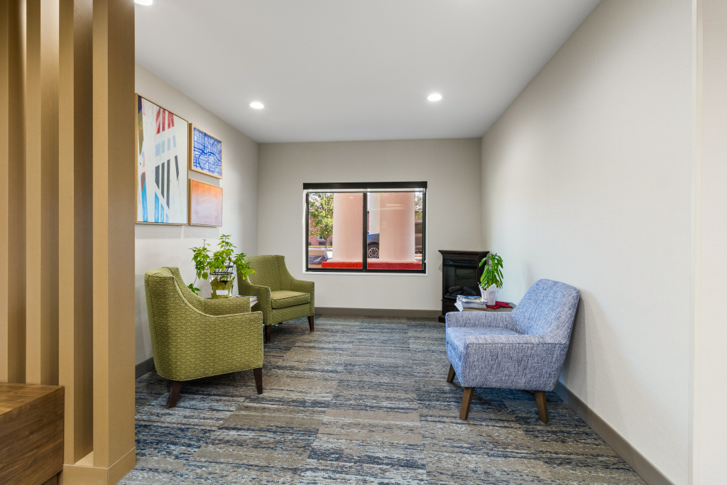 Holiday Inn Express & Suites Fairmont by IHG