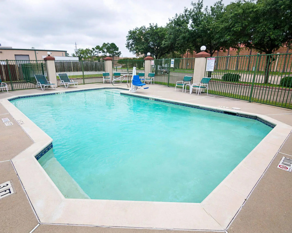 Rodeway Inn & Suites Highway 290 Northwest