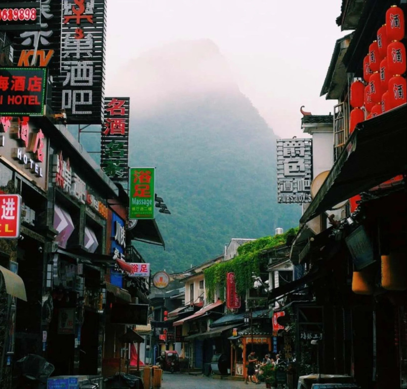 Yangshuo How Flowers Hostel & Party Coliving Coworking Nomads