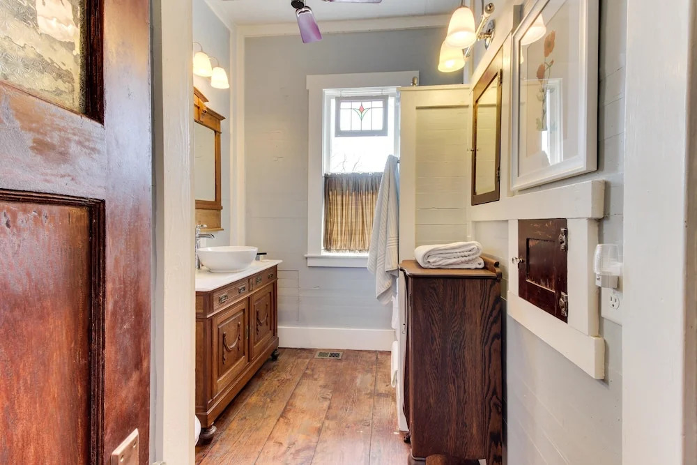 Cozy Retreat in Fredericksburg - Two Homes Perfect for Large Groups