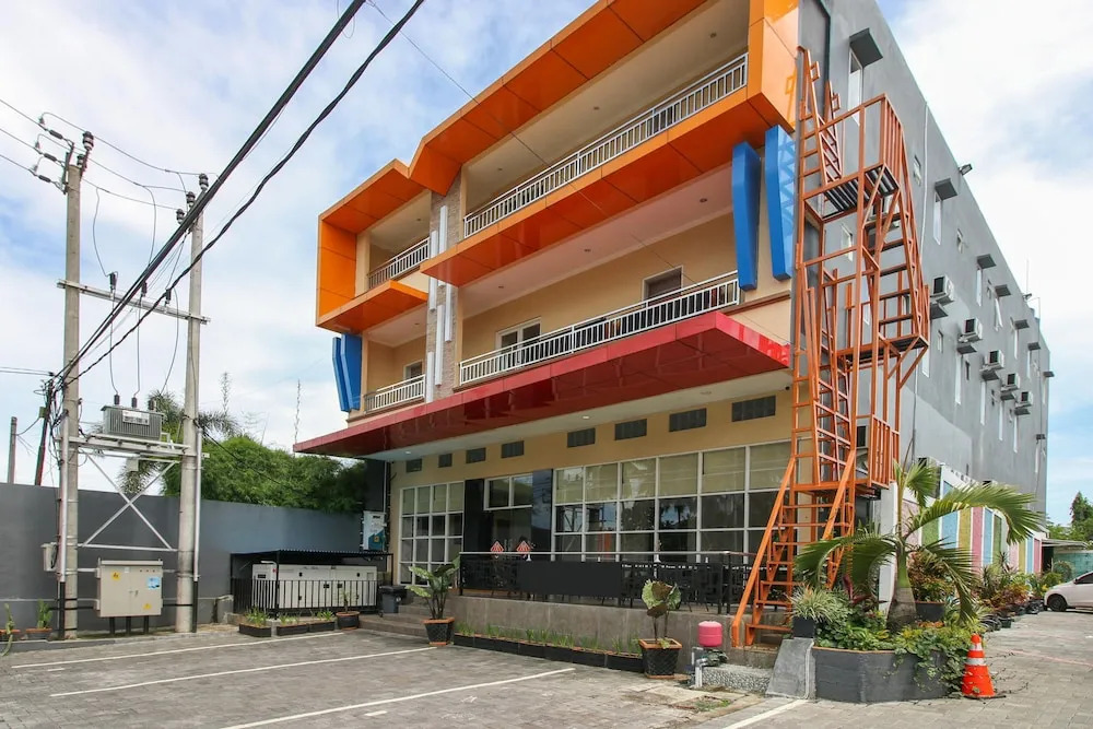 Airy Mapanget AA Maramis Manado