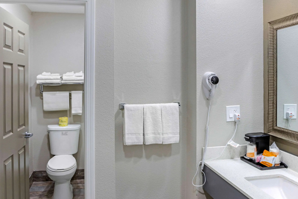 Quality Inn Kettleman City near Hwy 41