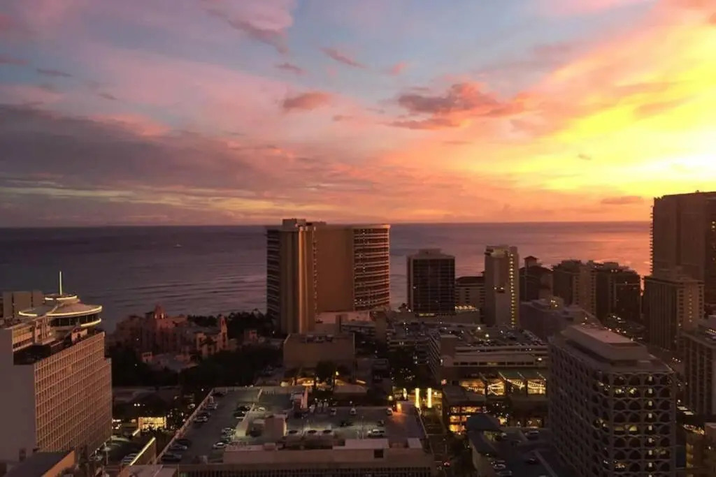 Royal Kuhio Penthouse With Ocean View on 35th Floor