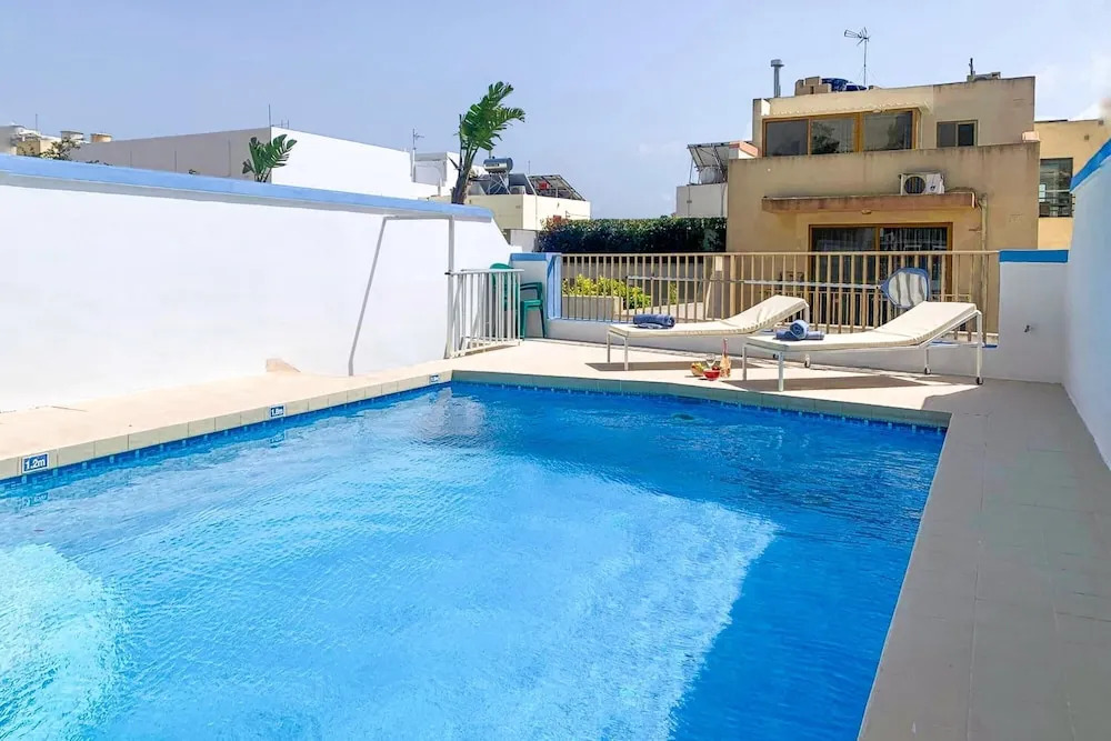 Pool and Sea, charming Merill Apart 3