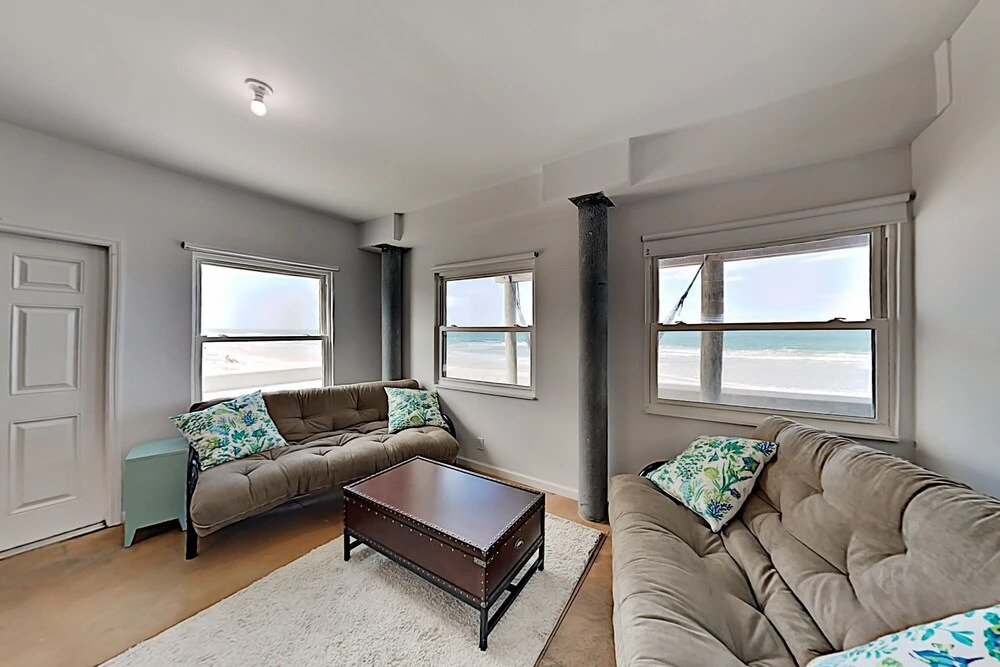 Hercules By The Sea W/ Expansive Deck & Patio 4 Bedroom Home